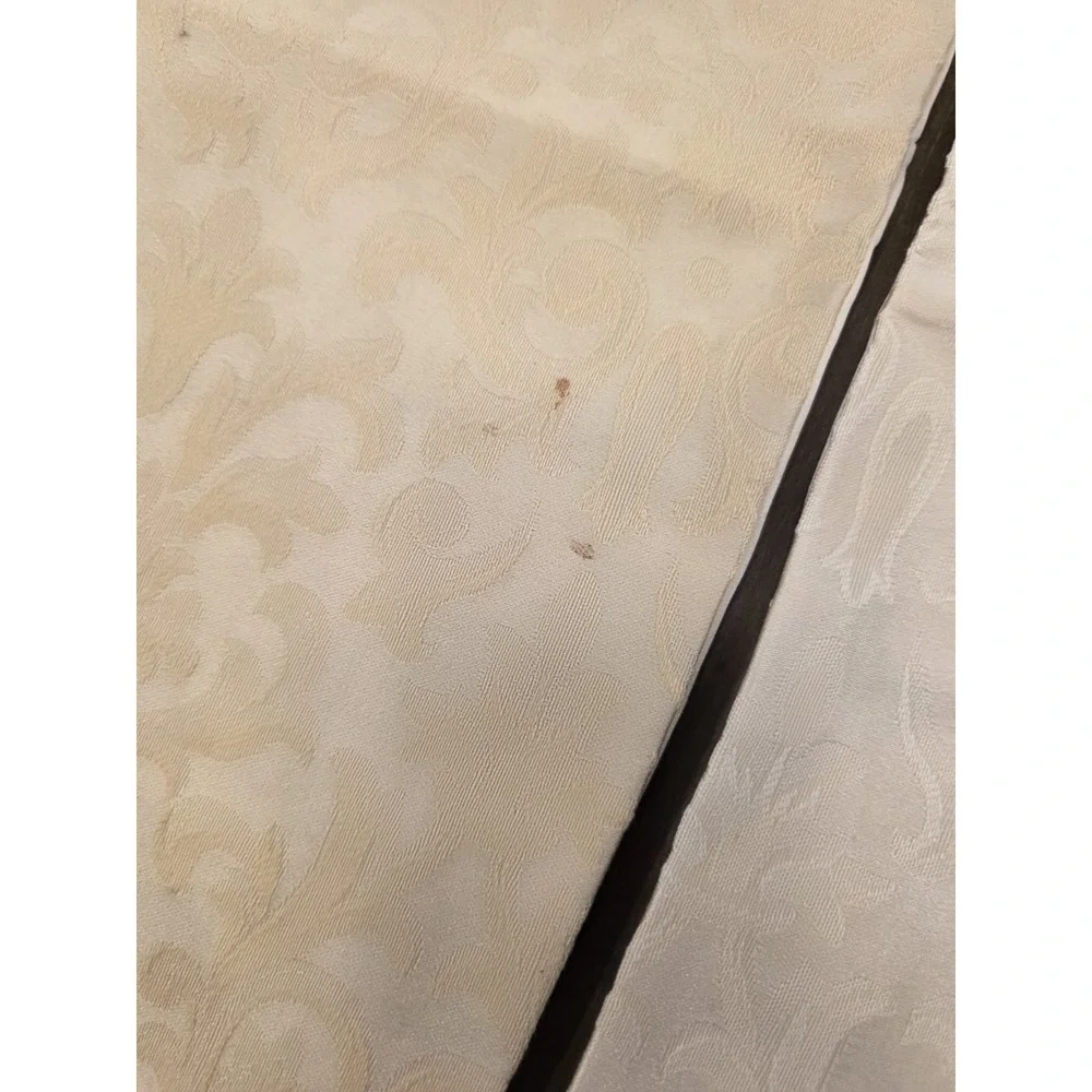 🔥2005 Avon ⭐️Table Runner⚜️ Damask 🎄Gold Tassel⚜️Beige Ivory 🎁 Light Stains 3